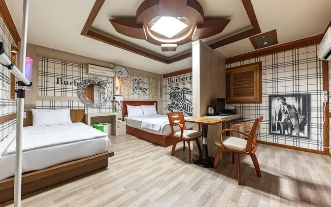 Oda (Twin (Netflix viewing - TV connection)