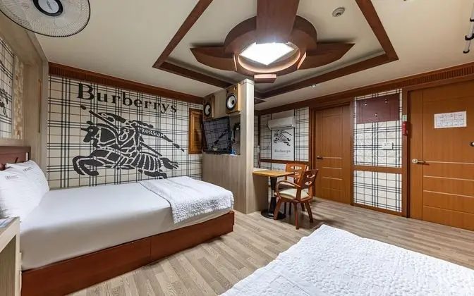 Oda (Twin (Netflix viewing - TV connection)