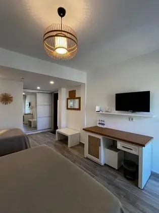 Üç Kişilik Oda, Havuz Manzaralı