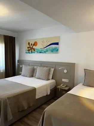 Üç Kişilik Oda, Havuz Manzaralı