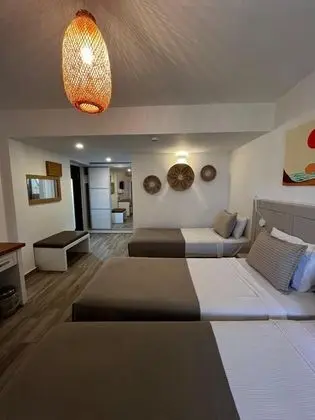 Üç Kişilik Oda, Havuz Manzaralı