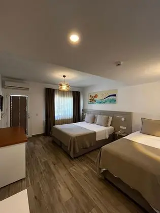 Üç Kişilik Oda, Havuz Manzaralı