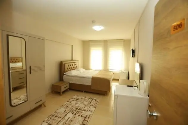 Standart Oda, Simge Yapı Manzaralı