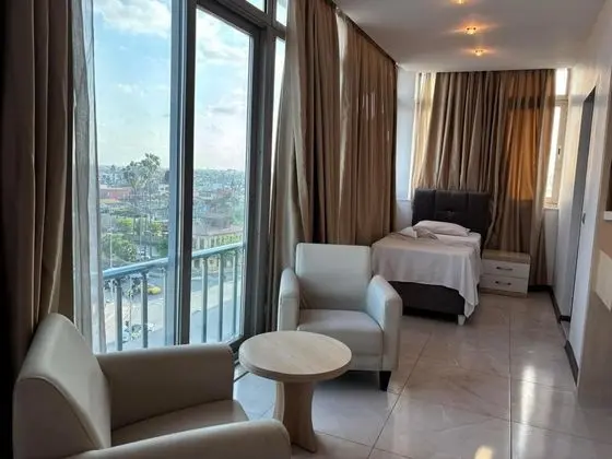 Aile Odası, Şehir Manzaralı