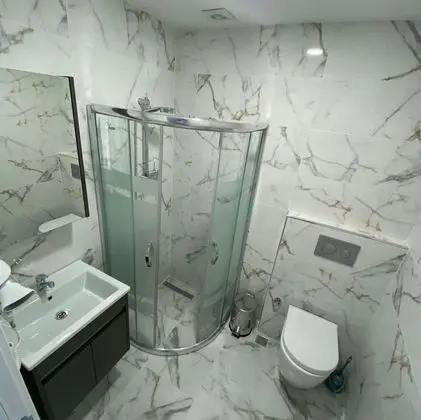 ÇİFT KİŞİLİK + TEK KİŞİLİK YATAKLI ODA