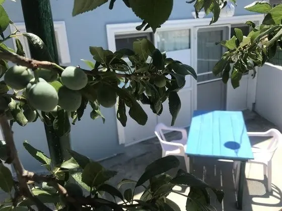 Kısmi Körfez manzaralı köşe veranda oda badem