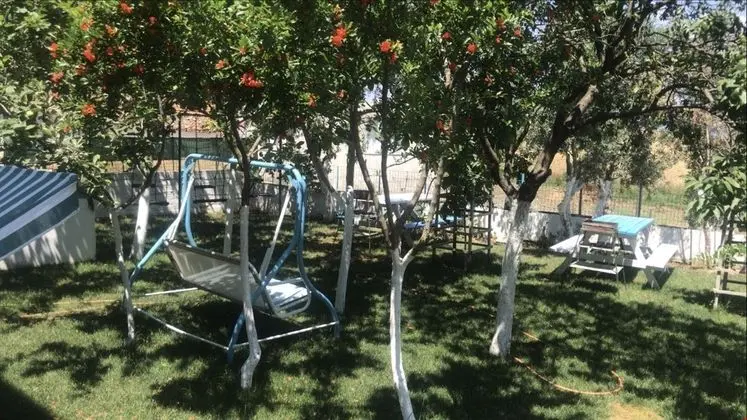 Kısmi Körfez manzaralı köşe veranda oda badem