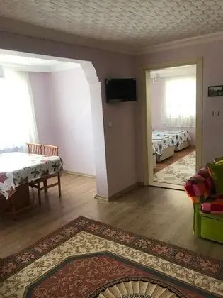Üst balkonlu Körfez manzaralı Oda Erik