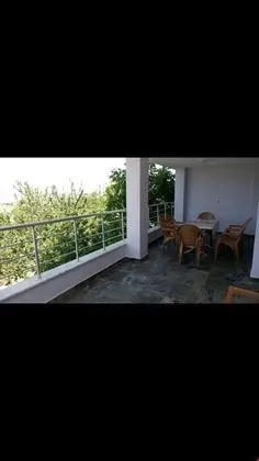 Üst balkonlu Körfez manzaralı Oda Erik