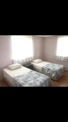 Üst balkonlu Körfez manzaralı Oda Erik