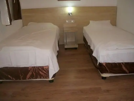 Üç Kişilik Oda