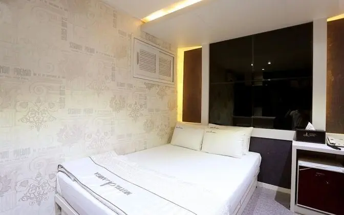 Oda (General room ((Tub) Netflix available)