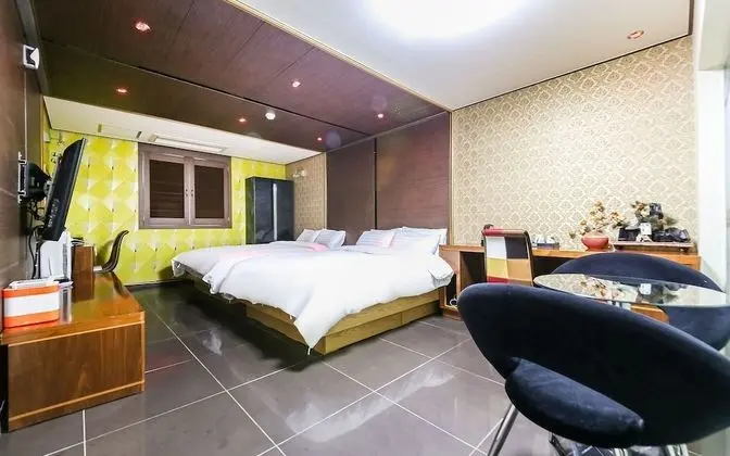 Oda (VIP (Twin Bed Bathtub))