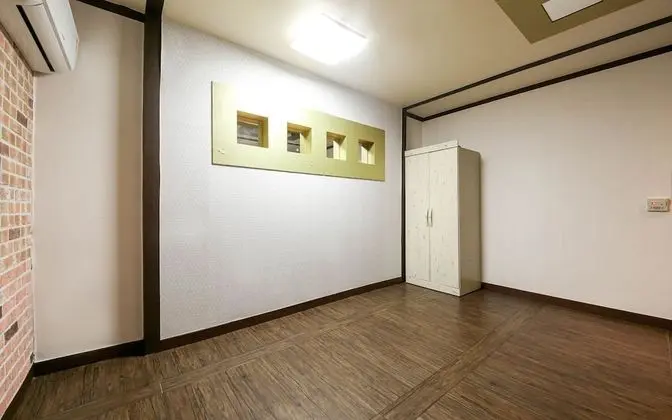 Oda (Ondol Room (Netflix Available with Pe)