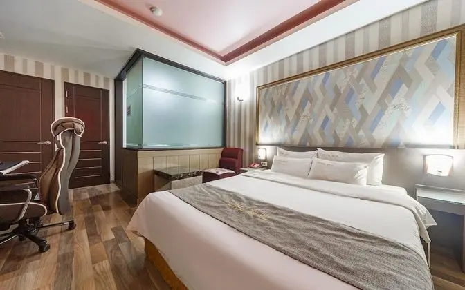 Oda (Semi-special Room 1PC (Netflix Availa)
