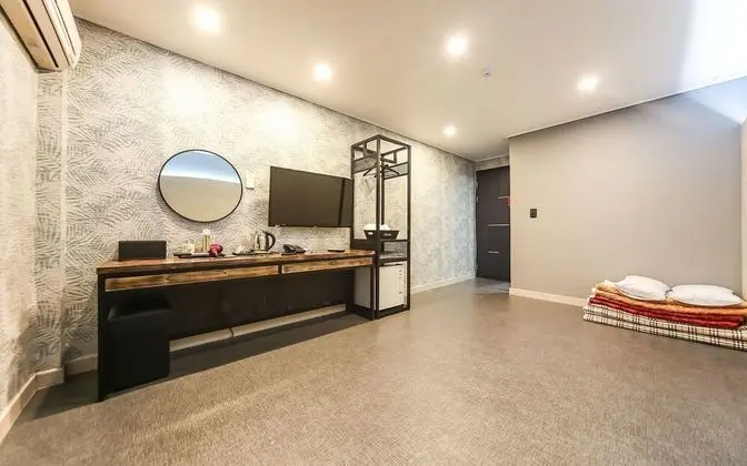 Oda (Ondol (air purifier Netflix available)