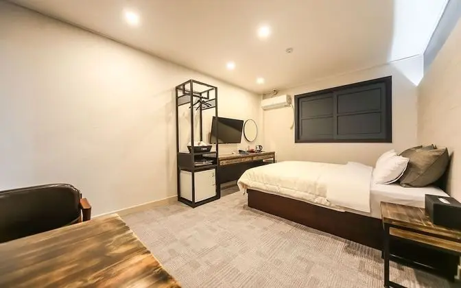 Oda (Standard (Air Purifier Netflix Availa)