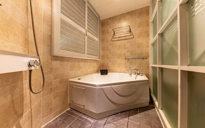 Oda (DELUXE (Netflix Available))