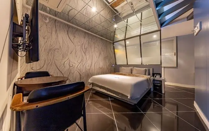 Oda (DELUXE (Netflix Available))