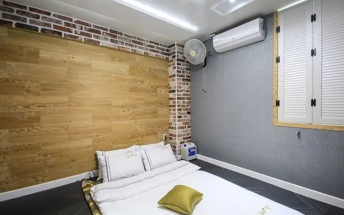 Oda (Korean-style Ondol Room)