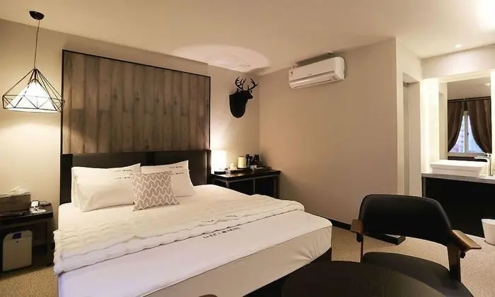Premium Tek Büyük Yataklı Oda