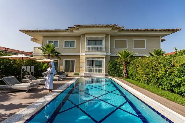 https://images.etstur.com/imgproxy/resize/2560x1440/files/images/hotelImages/etsrooms/76/Gural_Premier_Belek_20250113093752_0.jpg