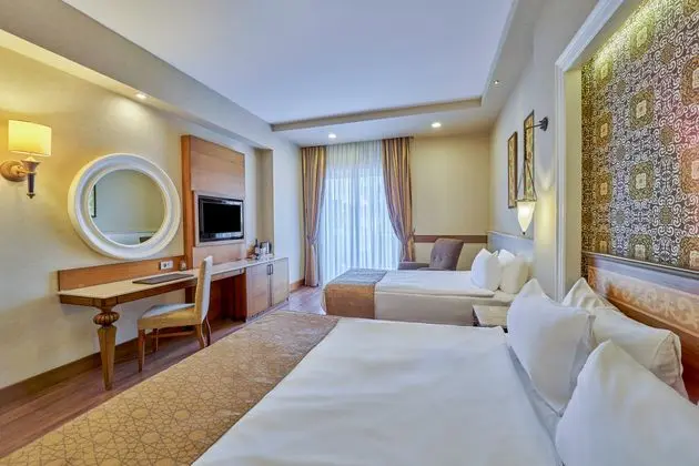 https://images.etstur.com/imgproxy/resize/2560x1440/files/images/hotelImages/etsrooms/77/Gural_Premier_Tekirova_20250110175409_2.jpg