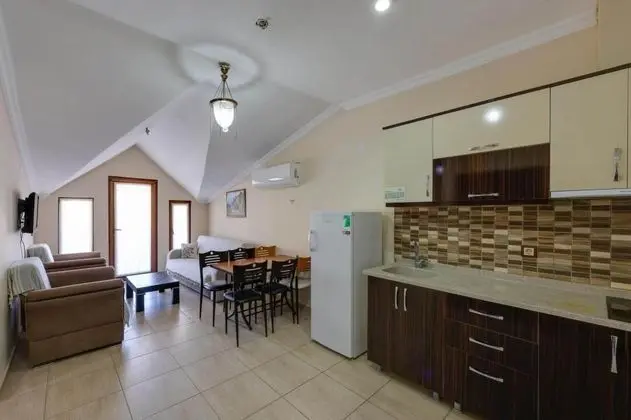 Daire, Deniz ve Dağ Manzaralı, Mutfaklı