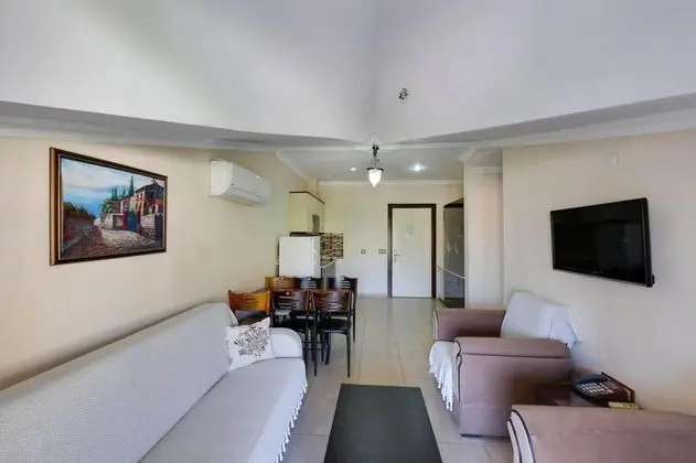 Daire, Deniz ve Dağ Manzaralı, Mutfaklı