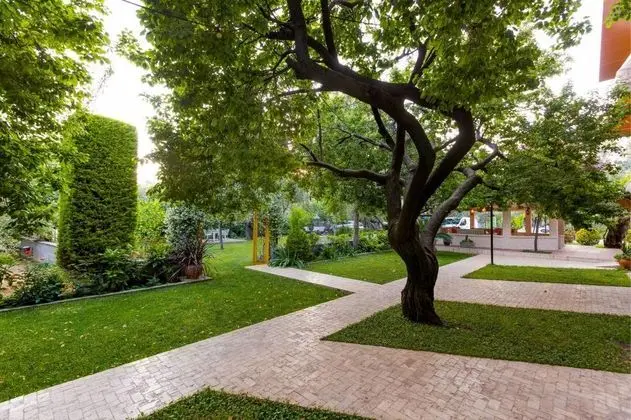 Aile Odası, Bahçe Manzaralı, Balkonlu