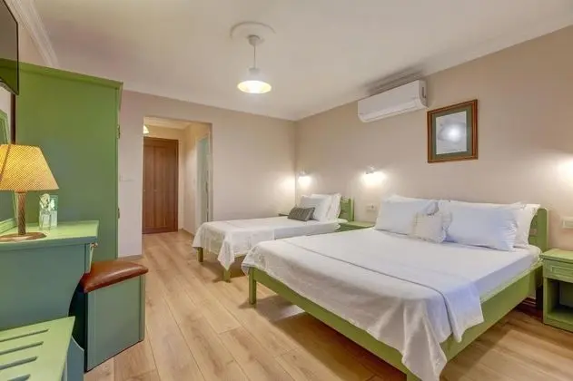 Superior Oda, Bahçe Manzaralı, Balkonlu