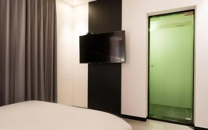 Oda (Deluxe (1PC air purifier bidet Netfli)