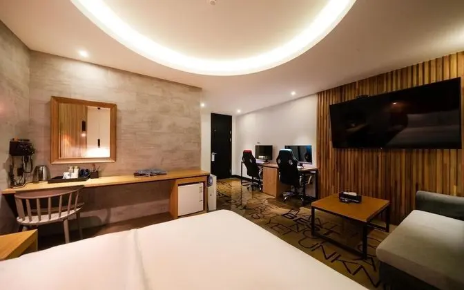 Oda (Premium gaming rooms (2PC Ryzen 5 560)