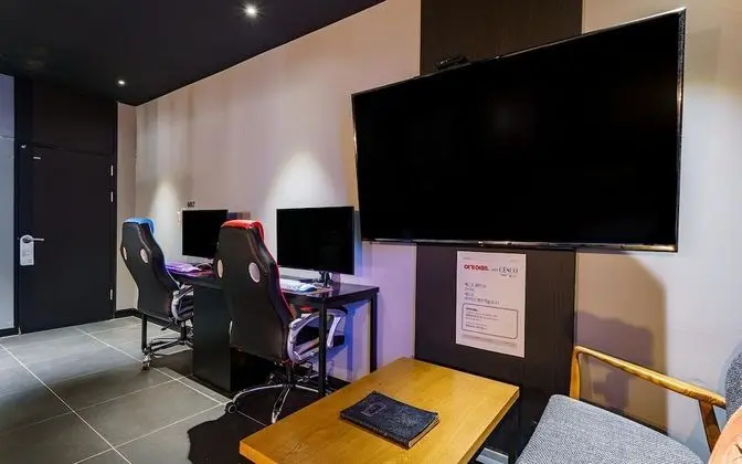 Oda (Premium gaming rooms (2PC Ryzen 5 560)