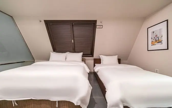 Oda (Twin (available on Netflix))