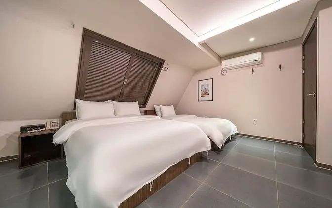 Oda (Twin (available on Netflix))