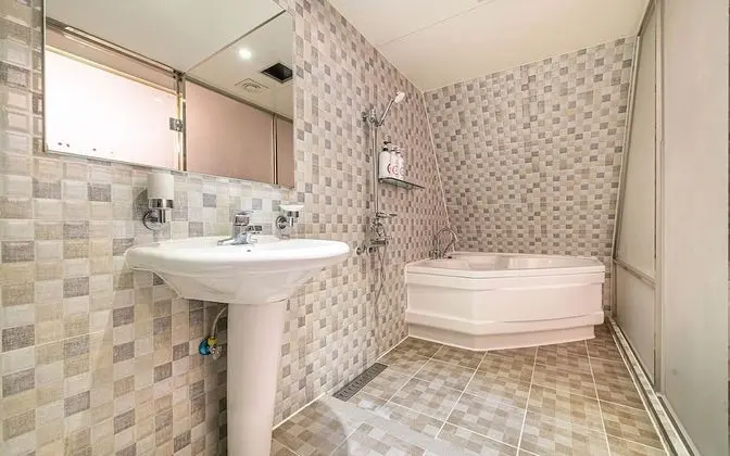 Oda (Twin (available on Netflix))