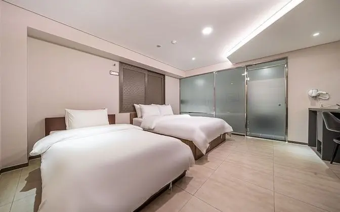 Oda (Twin (available on Netflix))