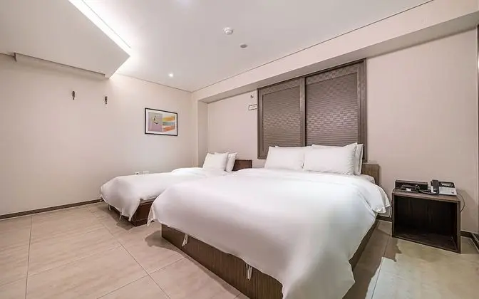 Oda (Twin (available on Netflix))