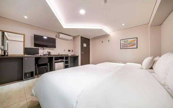 Oda (Twin (available on Netflix))