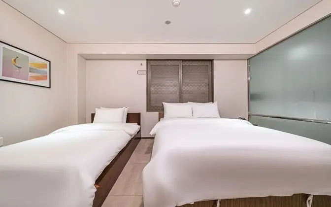 Oda (Twin (available on Netflix))