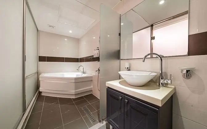 Oda (Twin (available on Netflix))