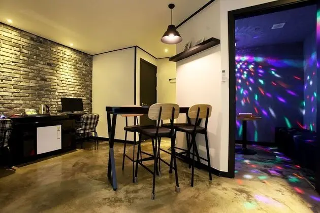 Oda (VIP Room (Netflix Available Karaoke C)