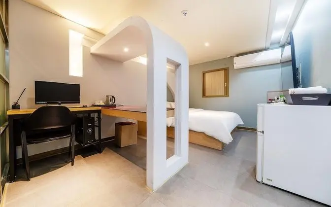 Oda (Deluxe (Netflix LG Smart TV available)