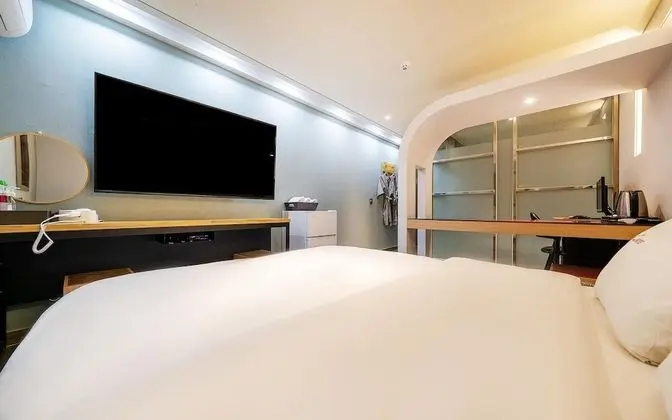 Oda (Deluxe (Netflix LG Smart TV available)