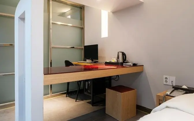 Oda (Deluxe (Netflix LG Smart TV available)