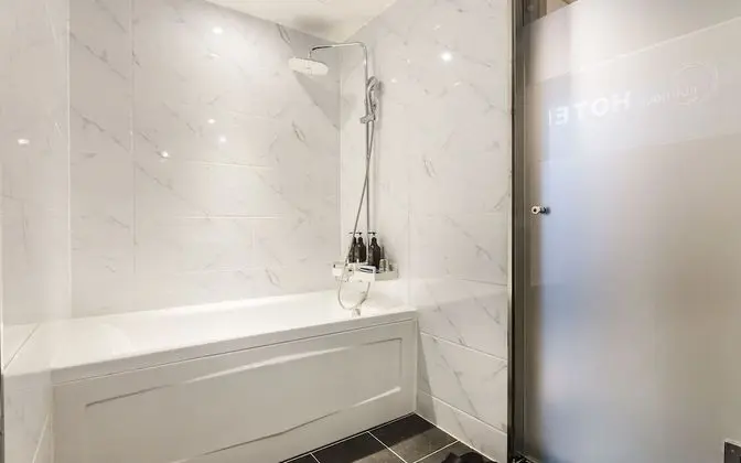 Oda (Deluxe Twin (Smart TV 50 inches 1PC))