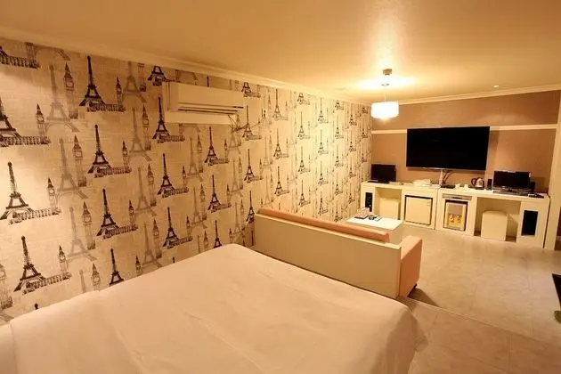 Oda (Special Room C (Netflix Available))