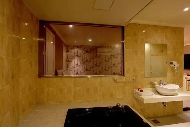 Oda (Special Room C (Netflix Available))