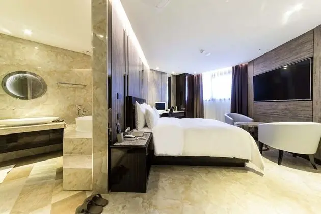 Standard Tek Büyük Yataklı Oda